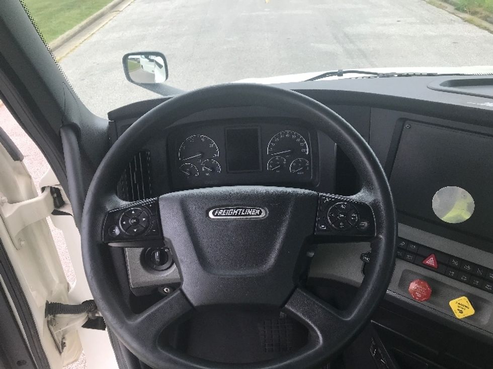 Day Cab Tractor-Heavy Duty Tractors-Freightliner-2019-T12664ST-Evansville-IN-391,465\n\t\tmiles-$ 43,500 - Image 11