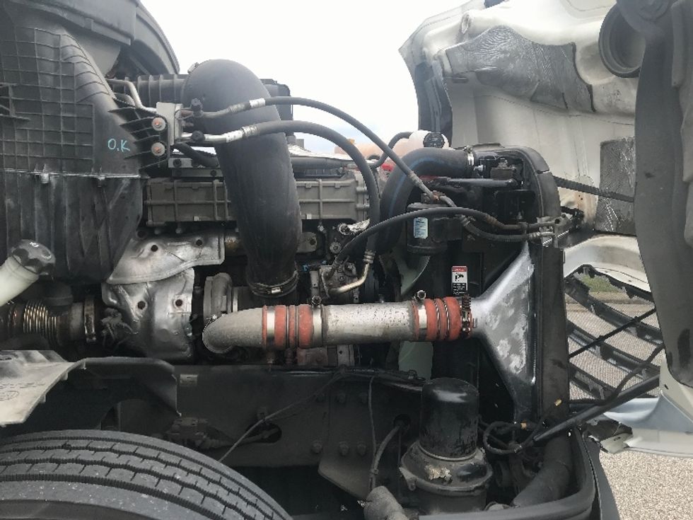 Day Cab Tractor-Heavy Duty Tractors-Freightliner-2019-T12664ST-Evansville-IN-391,465\n\t\tmiles-$ 43,500 - Image 15