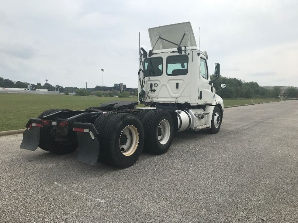 Day Cab Tractor-Heavy Duty Tractors-Freightliner-2019-T12664ST-Evansville-IN-391,465\n\t\tmiles-$ 43,500 - Image 7