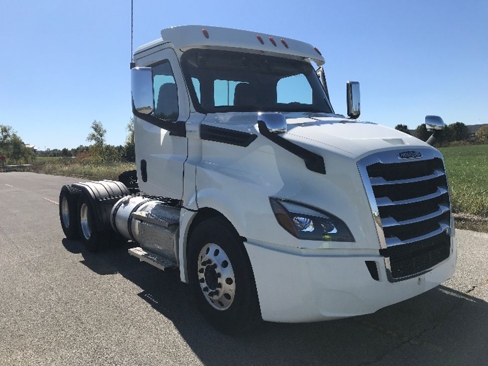 2019 Freightliner T12664ST Day Cab Tractor