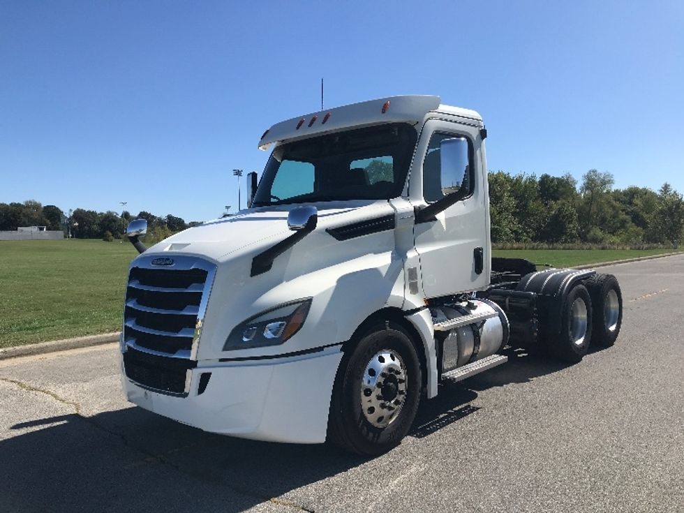 2019 Freightliner T12664ST Day Cab Tractor