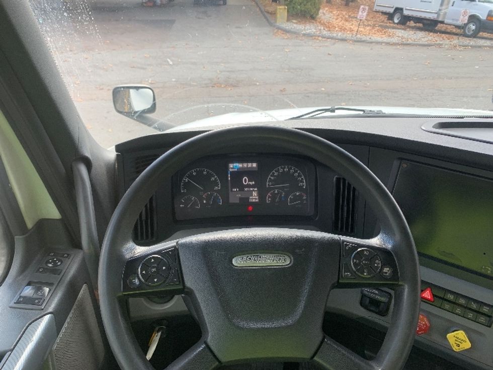 Day Cab Tractor-Heavy Duty Tractors-Freightliner-2019-T12664ST-Fitchburg-MA-323,357\n\t\tmiles-$ 53,500 - Image 11