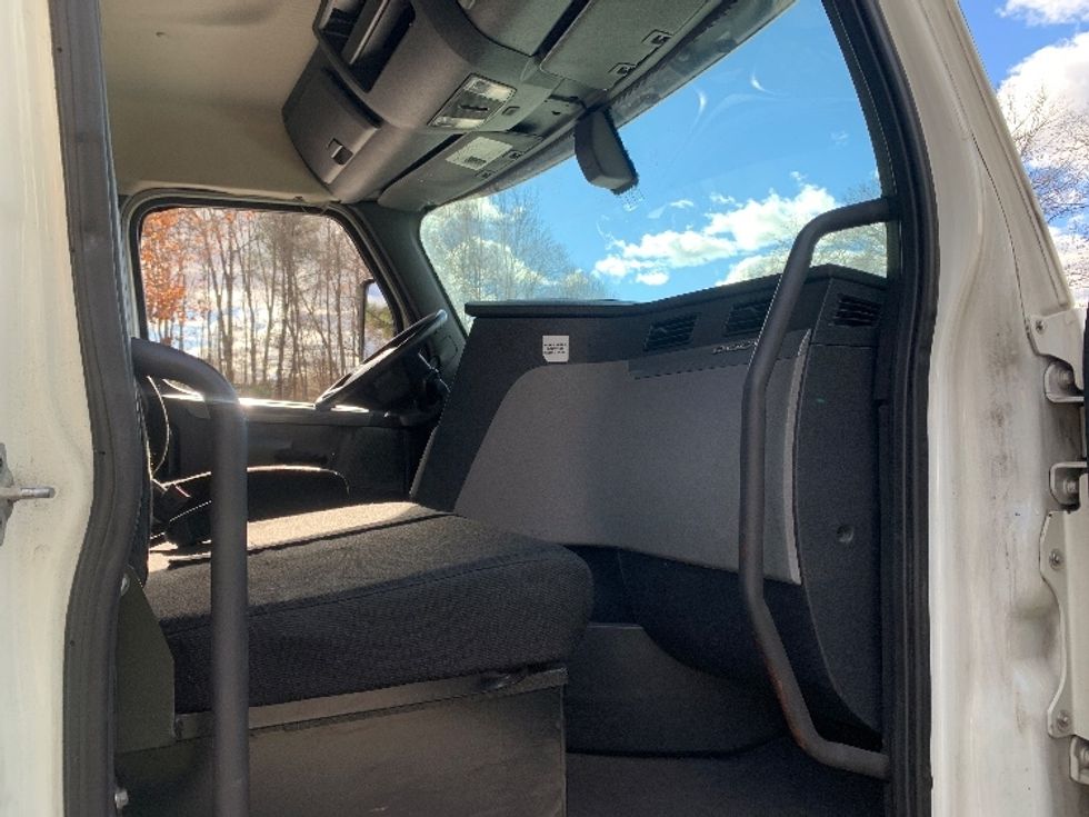 Day Cab Tractor-Heavy Duty Tractors-Freightliner-2019-T12664ST-Fitchburg-MA-323,357\n\t\tmiles-$ 53,500 - Image 12