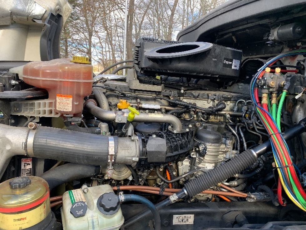 Day Cab Tractor-Heavy Duty Tractors-Freightliner-2019-T12664ST-Fitchburg-MA-323,357\n\t\tmiles-$ 53,500 - Image 16