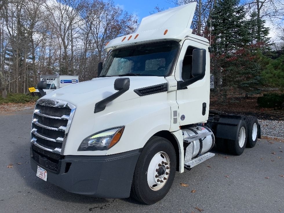 Day Cab Tractor-Heavy Duty Tractors-Freightliner-2019-T12664ST-Fitchburg-MA-323,357\n\t\tmiles-$ 53,500 - Image 3