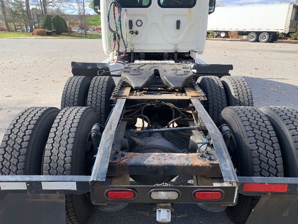 Day Cab Tractor-Heavy Duty Tractors-Freightliner-2019-T12664ST-Fitchburg-MA-323,357\n\t\tmiles-$ 53,500 - Image 6