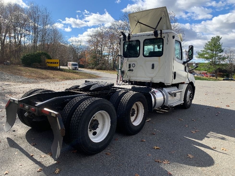 Day Cab Tractor-Heavy Duty Tractors-Freightliner-2019-T12664ST-Fitchburg-MA-323,357\n\t\tmiles-$ 53,500 - Image 7