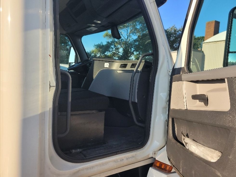 Day Cab Tractor-Heavy Duty Tractors-Freightliner-2019-T12664ST-Fitchburg-MA-410,429\n\t\tmiles-$ 49,750 - Image 11