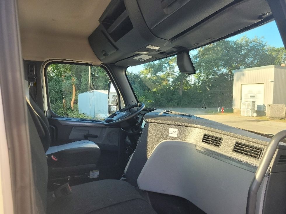 Day Cab Tractor-Heavy Duty Tractors-Freightliner-2019-T12664ST-Fitchburg-MA-410,429\n\t\tmiles-$ 49,750 - Image 12