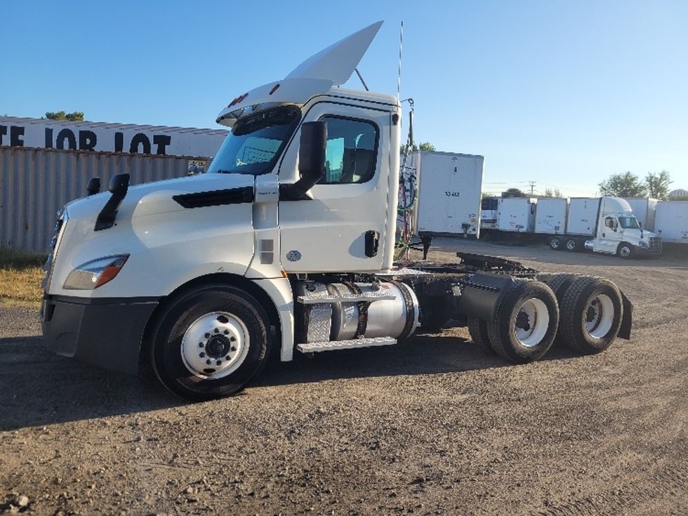 Day Cab Tractor-Heavy Duty Tractors-Freightliner-2019-T12664ST-Fitchburg-MA-410,429\n\t\tmiles-$ 49,750 - Image 3