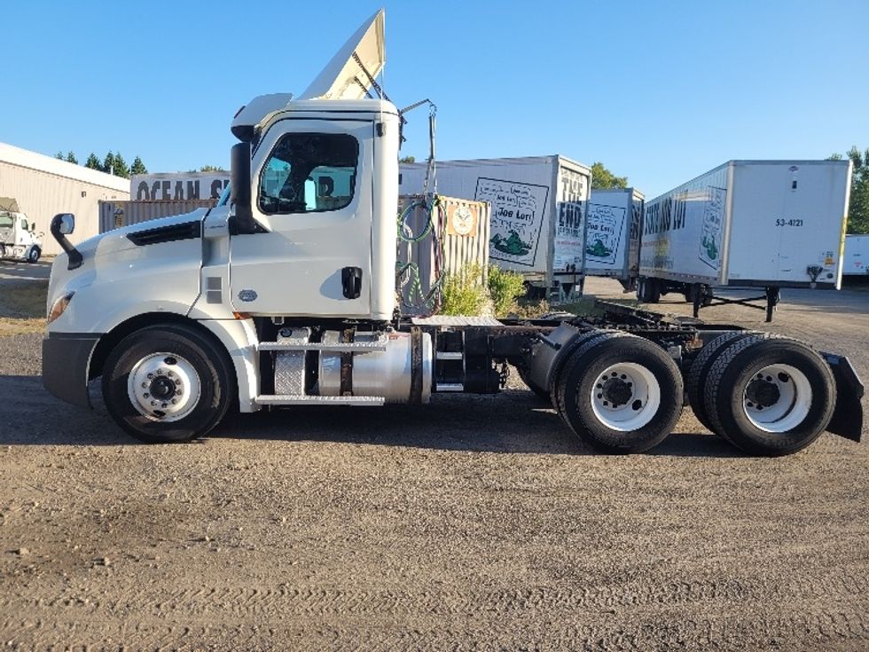 Day Cab Tractor-Heavy Duty Tractors-Freightliner-2019-T12664ST-Fitchburg-MA-410,429\n\t\tmiles-$ 49,750 - Image 4
