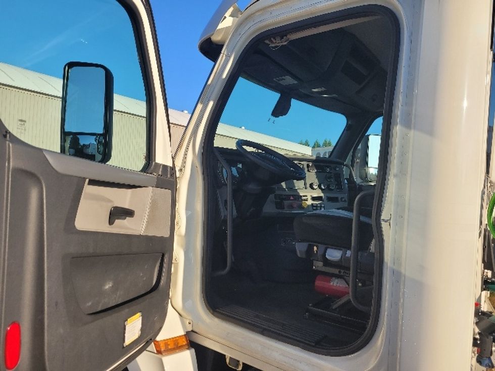 Day Cab Tractor-Heavy Duty Tractors-Freightliner-2019-T12664ST-Fitchburg-MA-410,429\n\t\tmiles-$ 49,750 - Image 9
