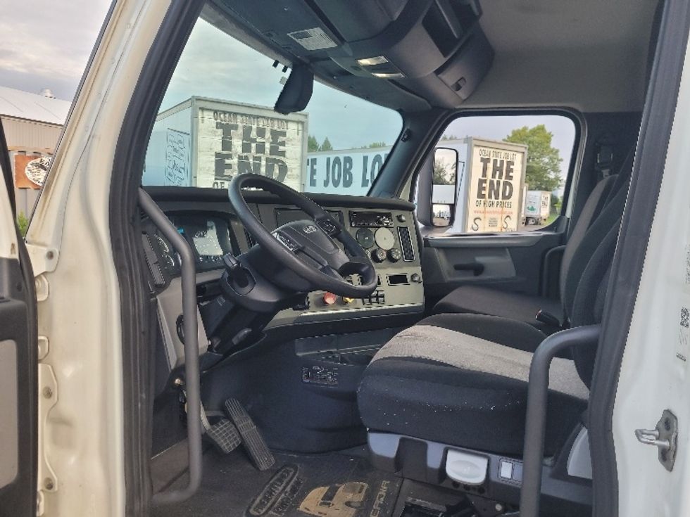 Day Cab Tractor-Heavy Duty Tractors-Freightliner-2019-T12664ST-Fitchburg-MA-429,809\n\t\tmiles-$ 48,500 - Image 10