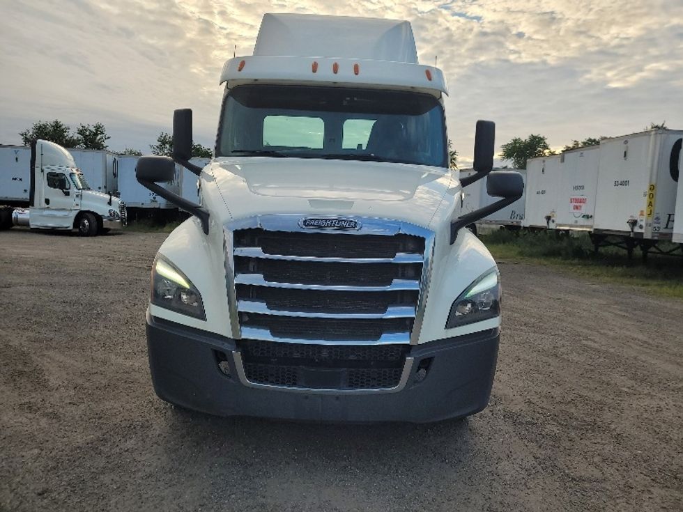 Day Cab Tractor-Heavy Duty Tractors-Freightliner-2019-T12664ST-Fitchburg-MA-429,809\n\t\tmiles-$ 48,500 - Image 2
