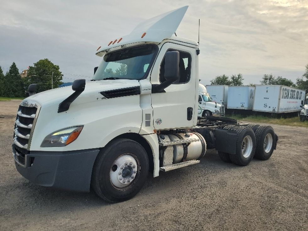 Day Cab Tractor-Heavy Duty Tractors-Freightliner-2019-T12664ST-Fitchburg-MA-429,809\n\t\tmiles-$ 48,500 - Image 3