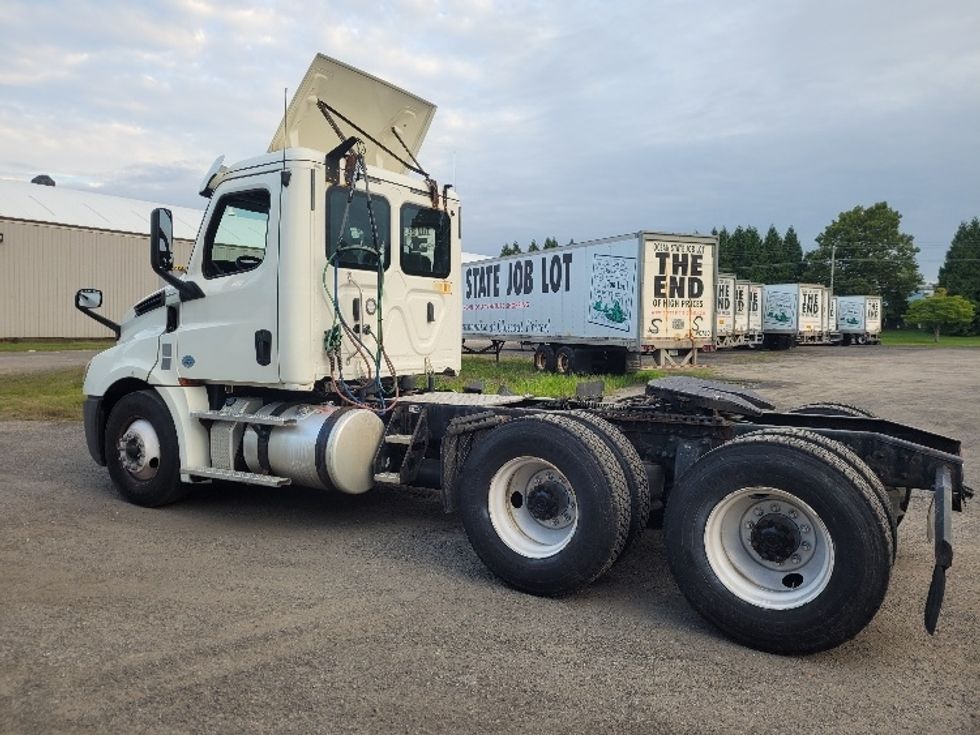 Day Cab Tractor-Heavy Duty Tractors-Freightliner-2019-T12664ST-Fitchburg-MA-429,809\n\t\tmiles-$ 48,500 - Image 5