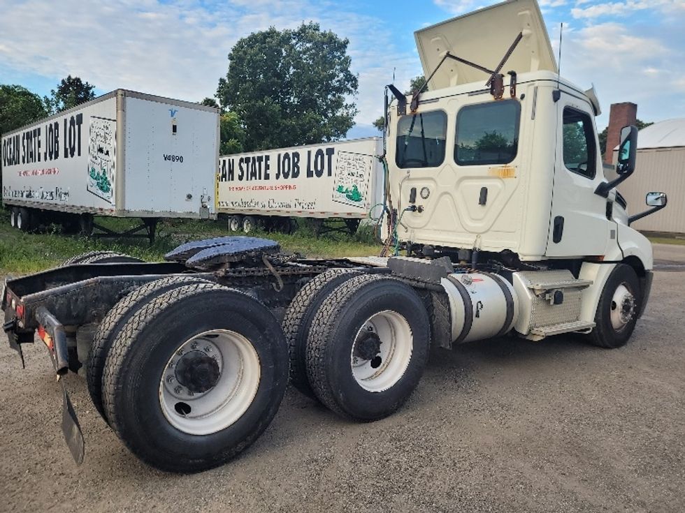 Day Cab Tractor-Heavy Duty Tractors-Freightliner-2019-T12664ST-Fitchburg-MA-429,809\n\t\tmiles-$ 48,500 - Image 7