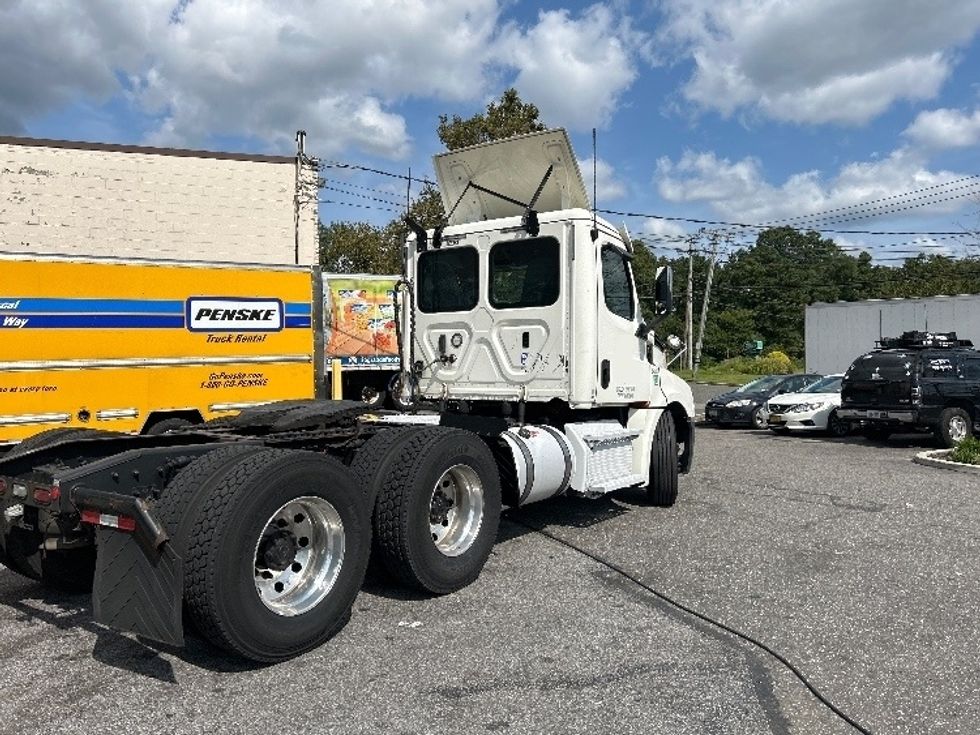 Day Cab Tractor-Heavy Duty Tractors-Freightliner-2019-T12664ST-Fitchburg-MA-432,573\n\t\tmiles-$ 49,750 - Image 7