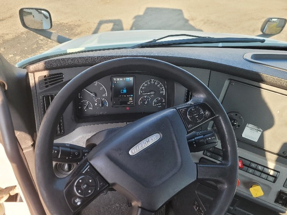 Day Cab Tractor-Heavy Duty Tractors-Freightliner-2019-T12664ST-Fitchburg-MA-434,521\n\t\tmiles-$ 48,000 - Image 11