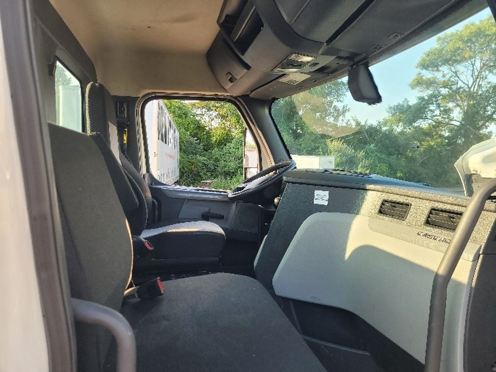 Day Cab Tractor-Heavy Duty Tractors-Freightliner-2019-T12664ST-Fitchburg-MA-434,521\n\t\tmiles-$ 48,000 - Image 13