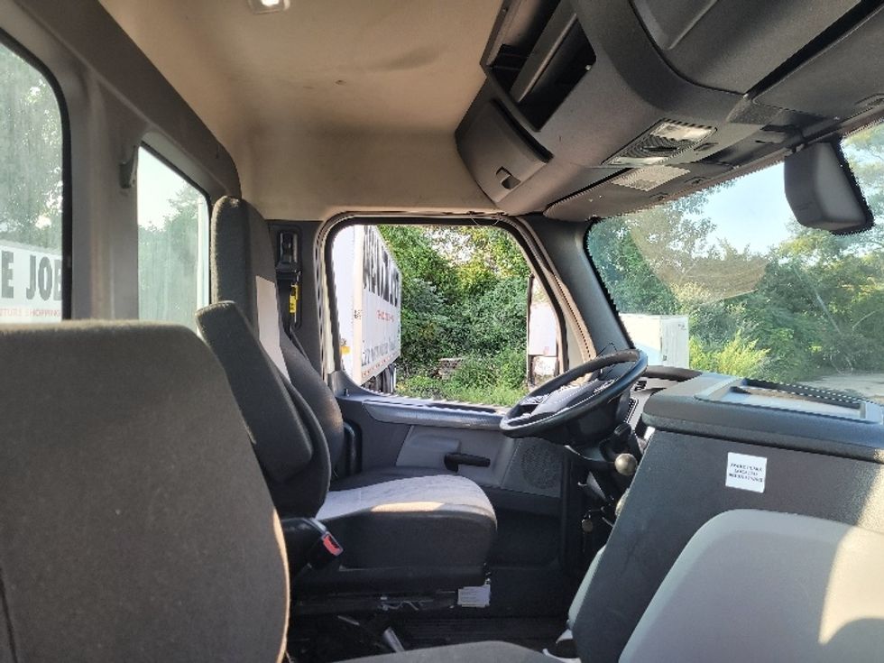 Day Cab Tractor-Heavy Duty Tractors-Freightliner-2019-T12664ST-Fitchburg-MA-434,521\n\t\tmiles-$ 48,000 - Image 14