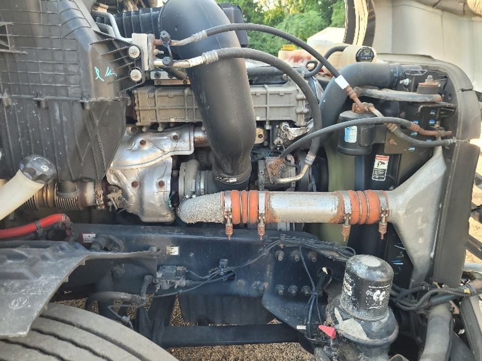 Day Cab Tractor-Heavy Duty Tractors-Freightliner-2019-T12664ST-Fitchburg-MA-434,521\n\t\tmiles-$ 48,000 - Image 15