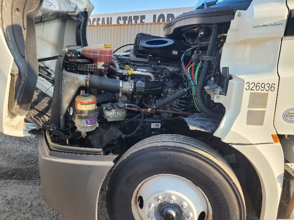 Day Cab Tractor-Heavy Duty Tractors-Freightliner-2019-T12664ST-Fitchburg-MA-434,521\n\t\tmiles-$ 48,000 - Image 16