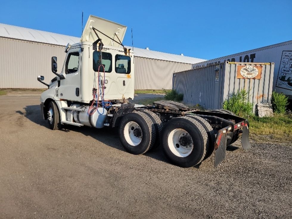 Day Cab Tractor-Heavy Duty Tractors-Freightliner-2019-T12664ST-Fitchburg-MA-434,521\n\t\tmiles-$ 48,000 - Image 5
