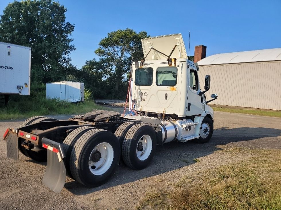 Day Cab Tractor-Heavy Duty Tractors-Freightliner-2019-T12664ST-Fitchburg-MA-434,521\n\t\tmiles-$ 48,000 - Image 7
