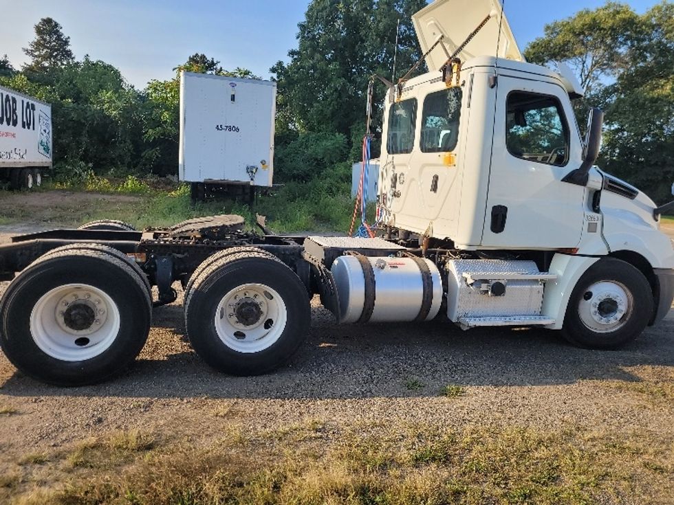 Day Cab Tractor-Heavy Duty Tractors-Freightliner-2019-T12664ST-Fitchburg-MA-434,521\n\t\tmiles-$ 48,000 - Image 8