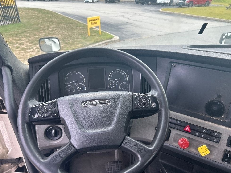 Day Cab Tractor-Heavy Duty Tractors-Freightliner-2019-T12664ST-Fitchburg-MA-435,640\n\t\tmiles-$ 40,750 - Image 11