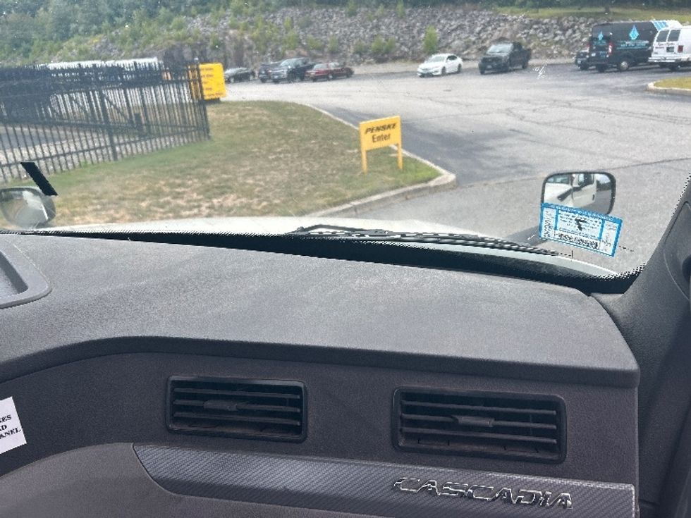 Day Cab Tractor-Heavy Duty Tractors-Freightliner-2019-T12664ST-Fitchburg-MA-435,640\n\t\tmiles-$ 40,750 - Image 13