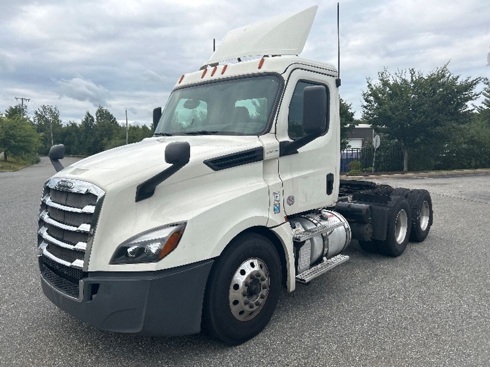 Day Cab Tractor-Heavy Duty Tractors-Freightliner-2019-T12664ST-Fitchburg-MA-435,640\n\t\tmiles-$ 40,750 - Image 3