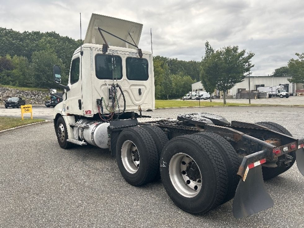 Day Cab Tractor-Heavy Duty Tractors-Freightliner-2019-T12664ST-Fitchburg-MA-435,640\n\t\tmiles-$ 40,750 - Image 5