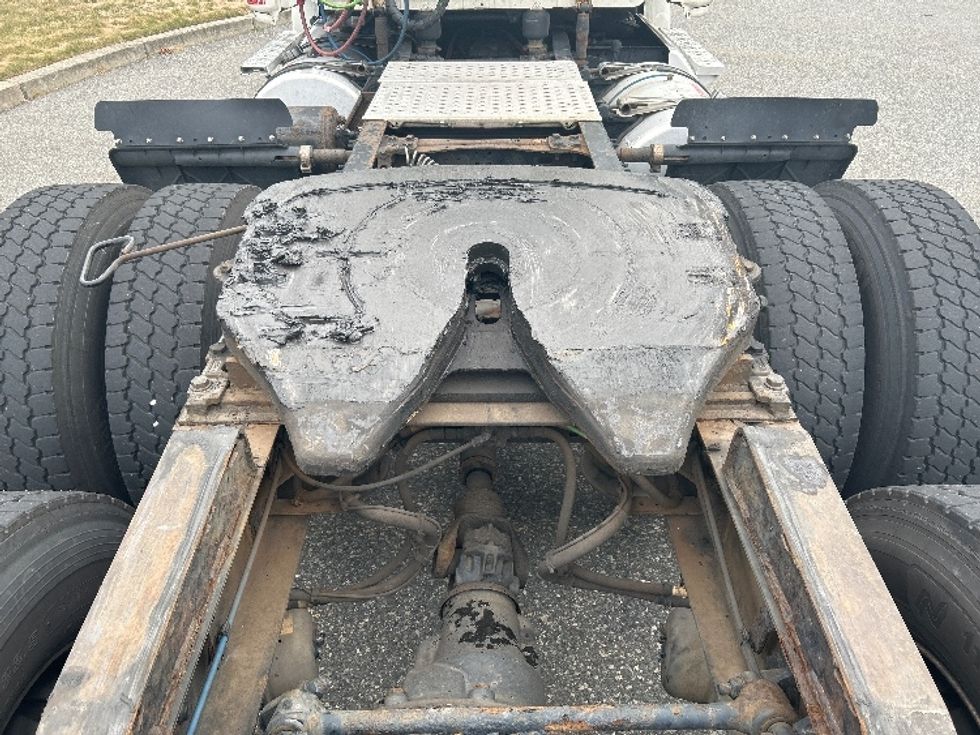 Day Cab Tractor-Heavy Duty Tractors-Freightliner-2019-T12664ST-Fitchburg-MA-435,640\n\t\tmiles-$ 40,750 - Image 6