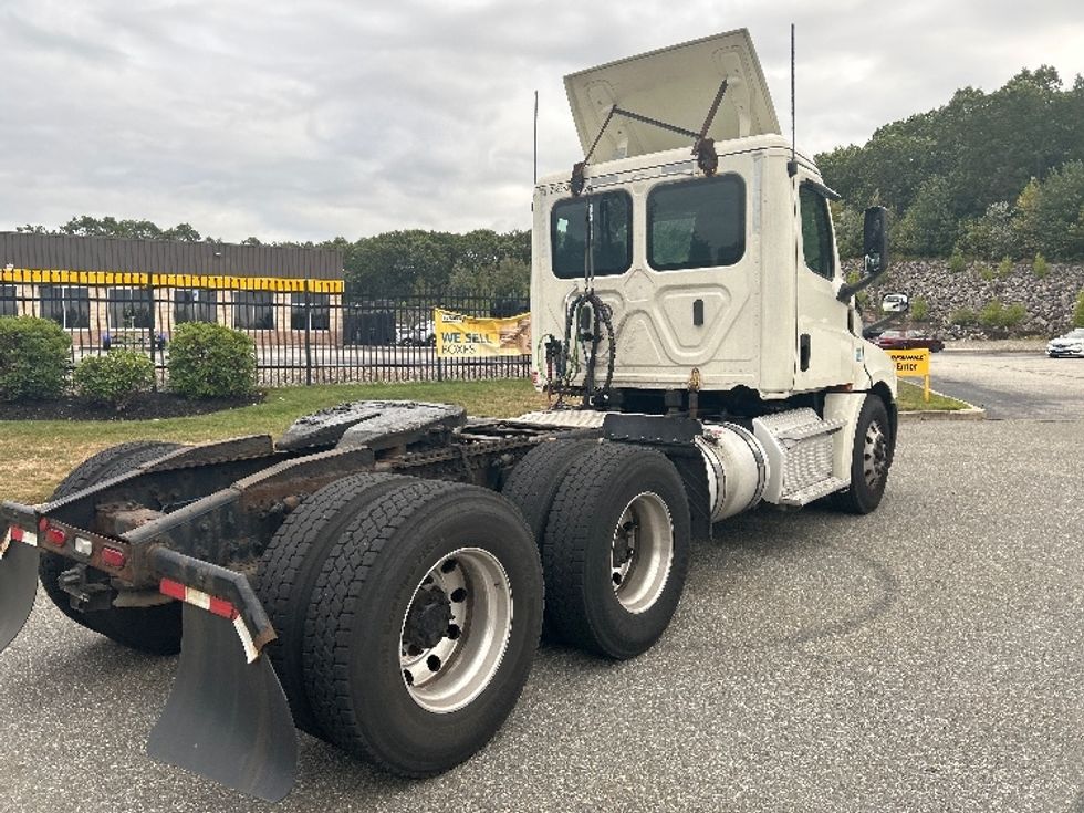 Day Cab Tractor-Heavy Duty Tractors-Freightliner-2019-T12664ST-Fitchburg-MA-435,640\n\t\tmiles-$ 40,750 - Image 7