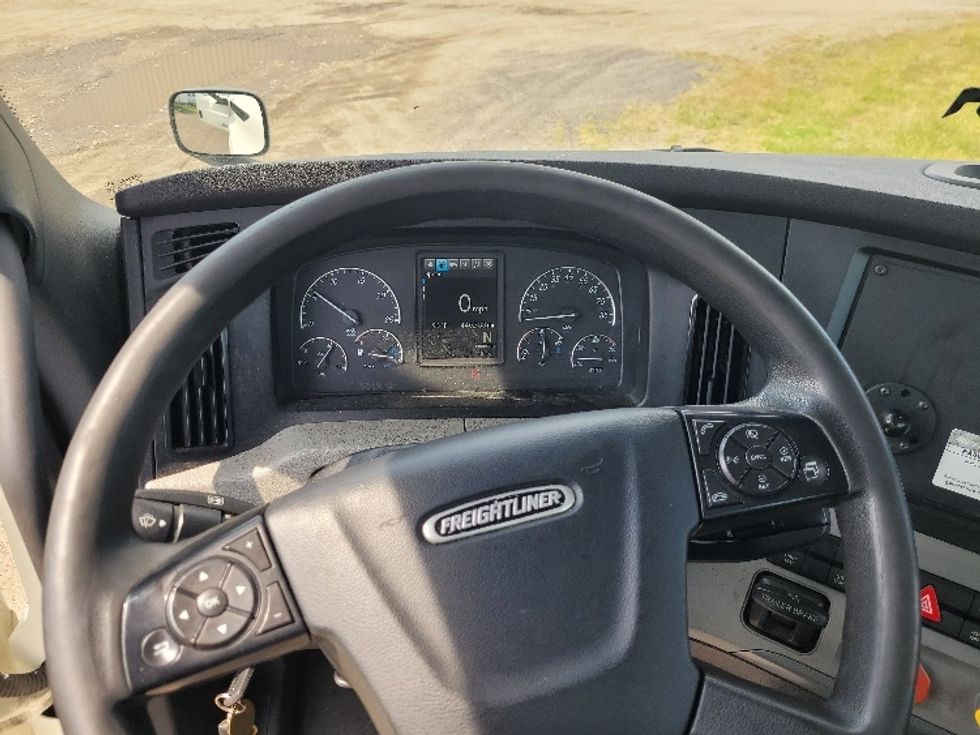 Day Cab Tractor-Heavy Duty Tractors-Freightliner-2019-T12664ST-Fitchburg-MA-440,788\n\t\tmiles-$ 47,500 - Image 11