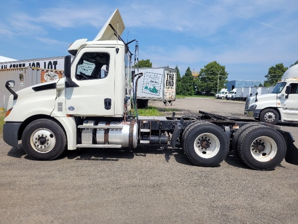 Day Cab Tractor-Heavy Duty Tractors-Freightliner-2019-T12664ST-Fitchburg-MA-440,788\n\t\tmiles-$ 47,500 - Image 4