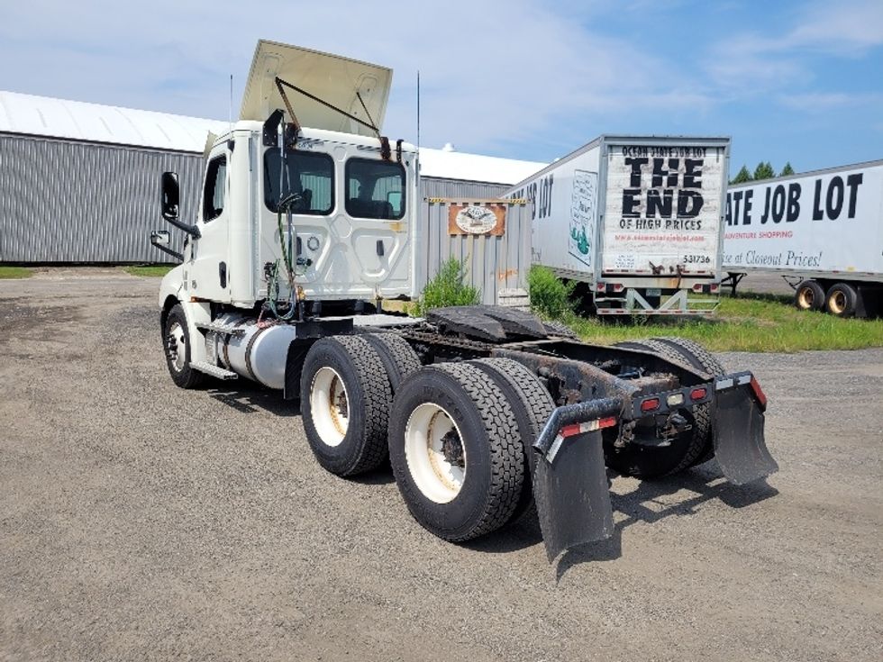 Day Cab Tractor-Heavy Duty Tractors-Freightliner-2019-T12664ST-Fitchburg-MA-440,788\n\t\tmiles-$ 47,500 - Image 5