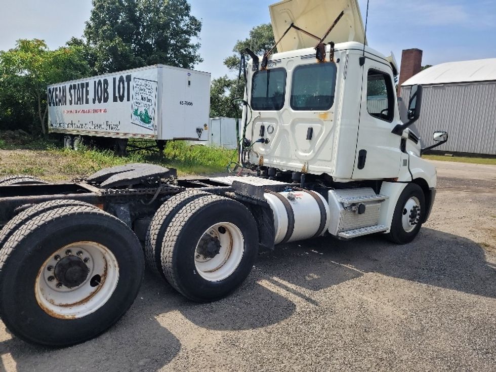 Day Cab Tractor-Heavy Duty Tractors-Freightliner-2019-T12664ST-Fitchburg-MA-440,788\n\t\tmiles-$ 47,500 - Image 7