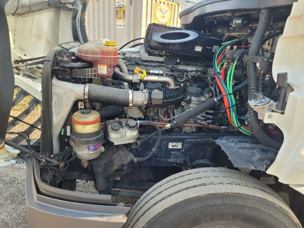 Day Cab Tractor-Heavy Duty Tractors-Freightliner-2019-T12664ST-Fitchburg-MA-441,877\n\t\tmiles-$ 47,500 - Image 16