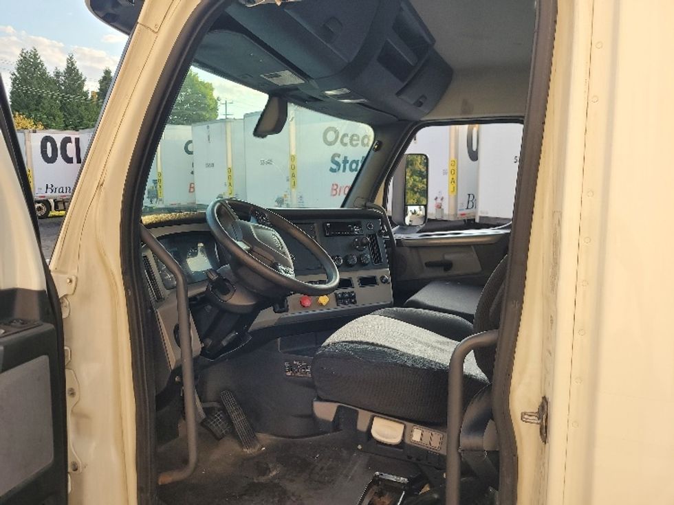 Day Cab Tractor-Heavy Duty Tractors-Freightliner-2019-T12664ST-Fitchburg-MA-442,792\n\t\tmiles-$ 47,500 - Image 10