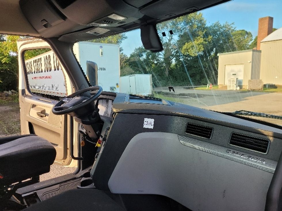 Day Cab Tractor-Heavy Duty Tractors-Freightliner-2019-T12664ST-Fitchburg-MA-442,792\n\t\tmiles-$ 47,500 - Image 12