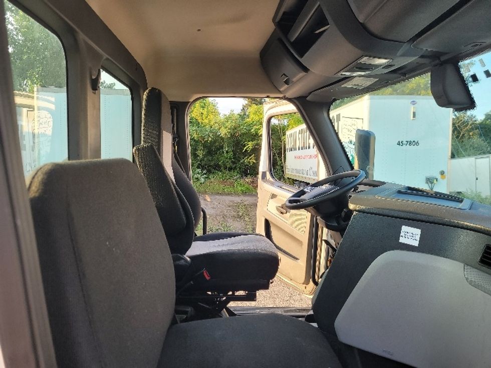 Day Cab Tractor-Heavy Duty Tractors-Freightliner-2019-T12664ST-Fitchburg-MA-442,792\n\t\tmiles-$ 47,500 - Image 13