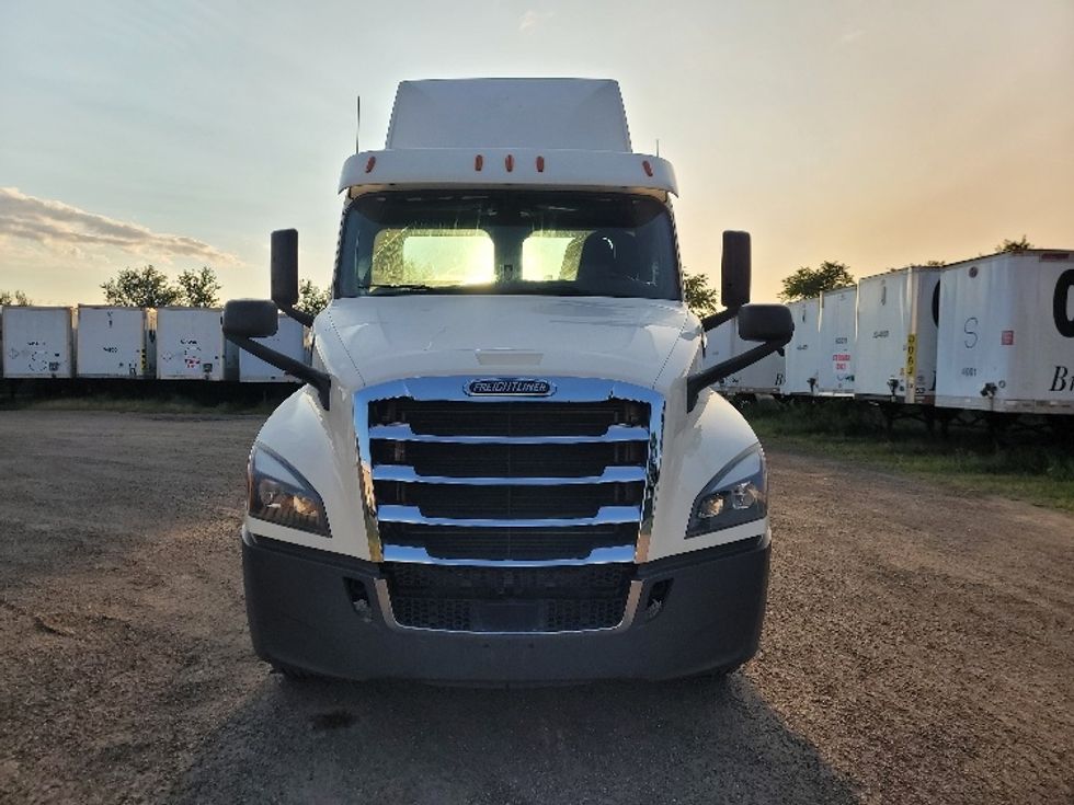 Day Cab Tractor-Heavy Duty Tractors-Freightliner-2019-T12664ST-Fitchburg-MA-442,792\n\t\tmiles-$ 47,500 - Image 2