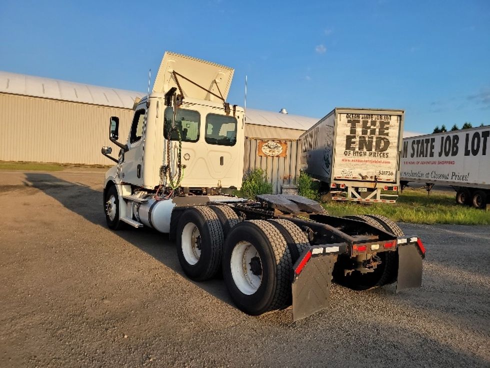 Day Cab Tractor-Heavy Duty Tractors-Freightliner-2019-T12664ST-Fitchburg-MA-442,792\n\t\tmiles-$ 47,500 - Image 5