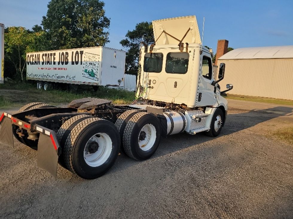 Day Cab Tractor-Heavy Duty Tractors-Freightliner-2019-T12664ST-Fitchburg-MA-442,792\n\t\tmiles-$ 47,500 - Image 7