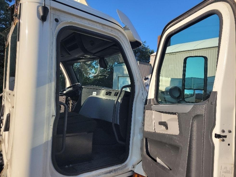 Day Cab Tractor-Heavy Duty Tractors-Freightliner-2019-T12664ST-Fitchburg-MA-453,703\n\t\tmiles-$ 47,750 - Image 12
