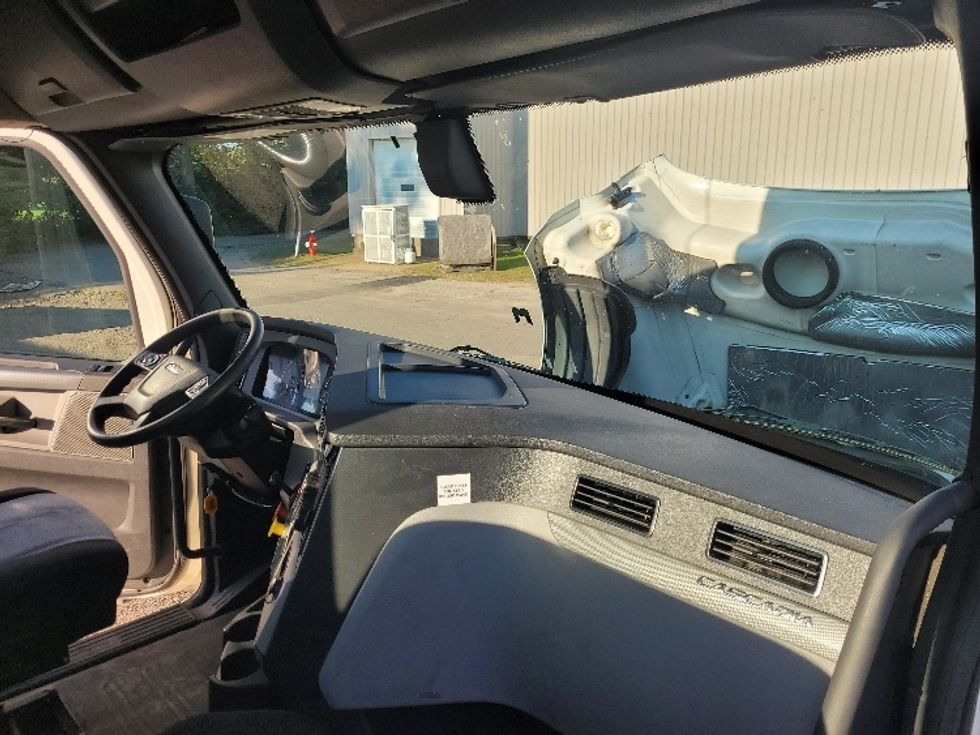 Day Cab Tractor-Heavy Duty Tractors-Freightliner-2019-T12664ST-Fitchburg-MA-453,703\n\t\tmiles-$ 47,750 - Image 13