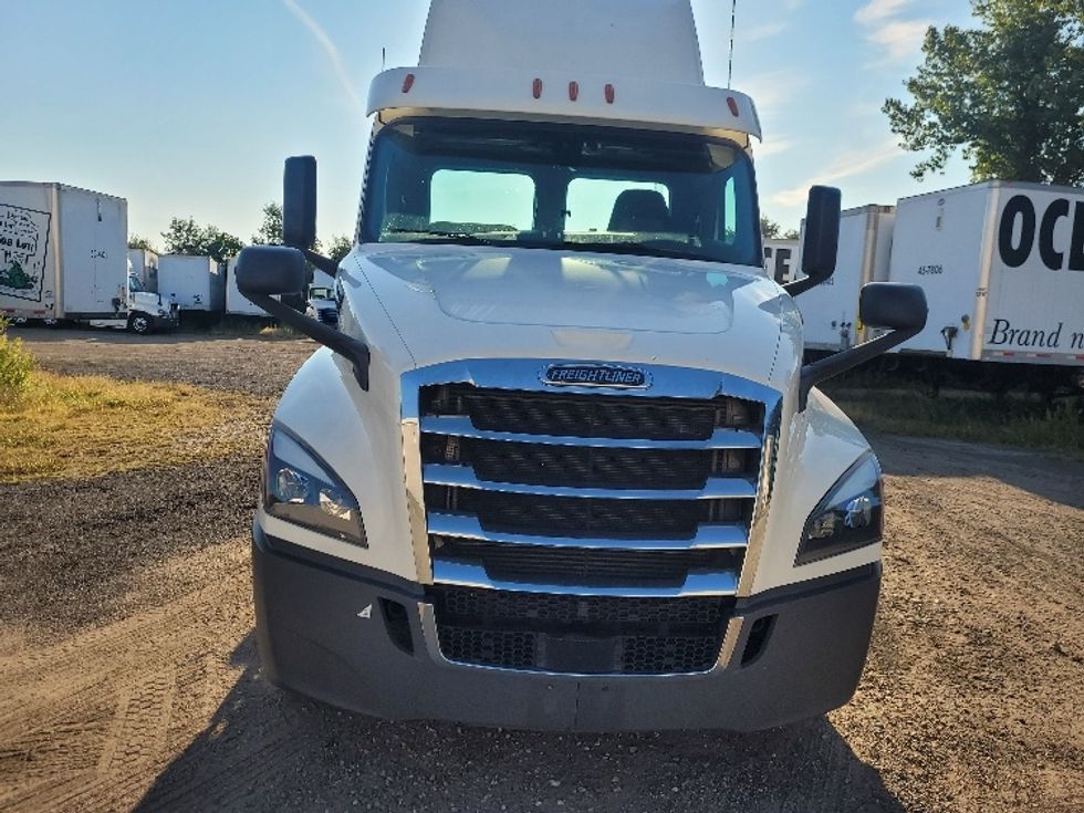 Day Cab Tractor-Heavy Duty Tractors-Freightliner-2019-T12664ST-Fitchburg-MA-453,703\n\t\tmiles-$ 47,750 - Image 2